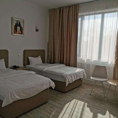 Hotel Zimbru Snagov Tincabesti Екстер'єр фото