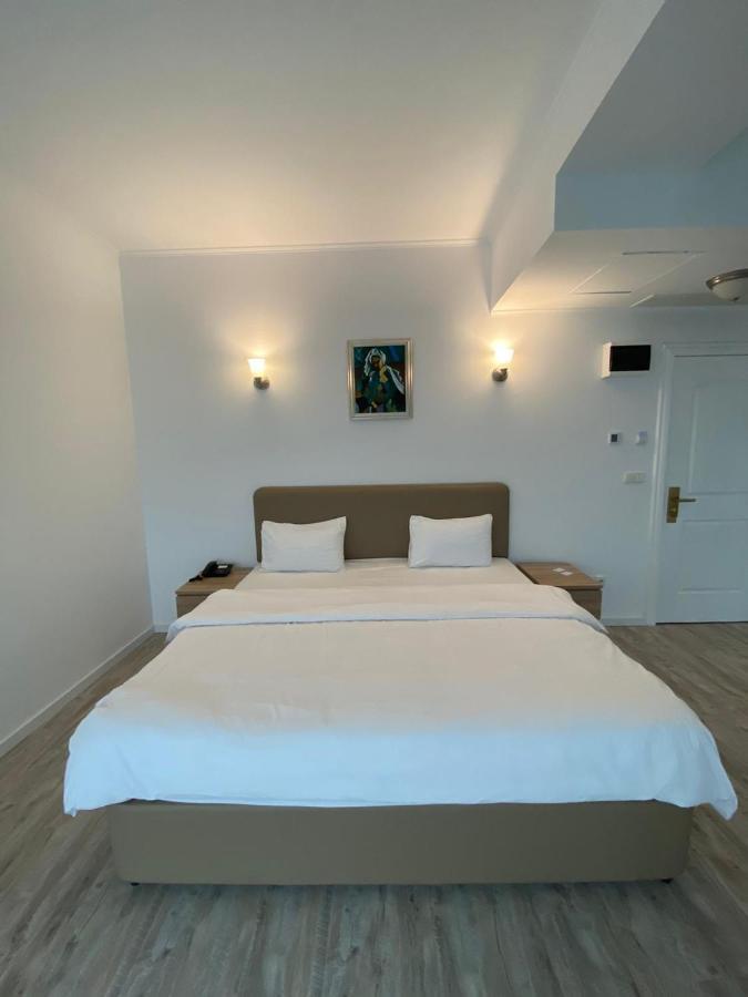 Hotel Zimbru Snagov Tincabesti Екстер'єр фото