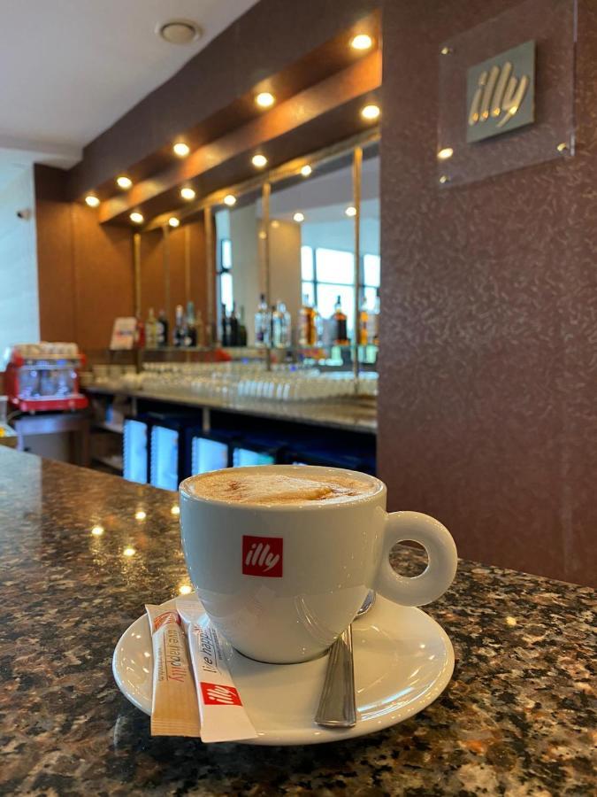 Hotel Zimbru Snagov Tincabesti Екстер'єр фото